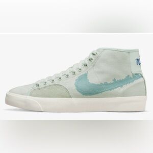 Nike SB Blazer Court Mid Barely Green Boarder Blue Men’s Size 8.5 Skateboarding